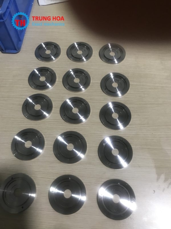 CTY TNHH CƠ KHÍ CHÍNH XÁC VÀ THƯƠNG MẠI TRUNG HÒA